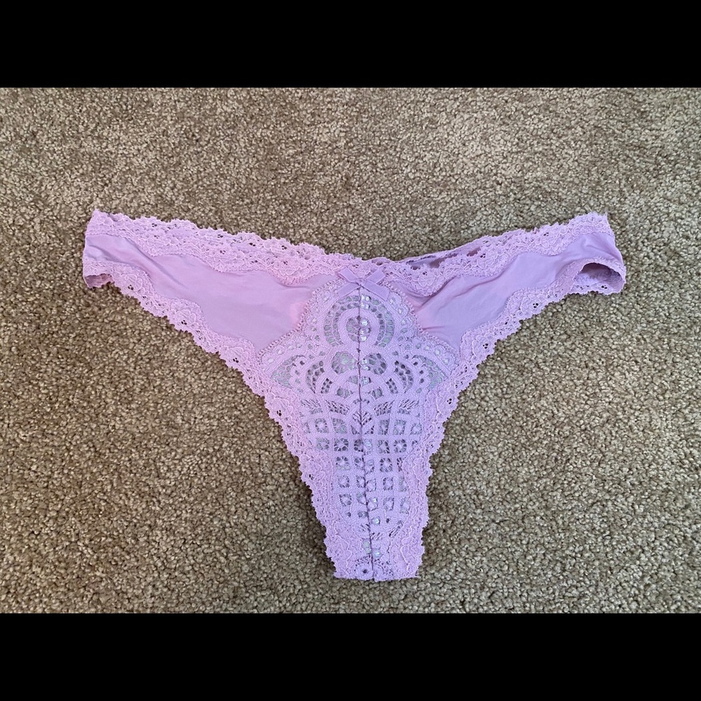 Victoria’s Secret Lavender thong NWT large
